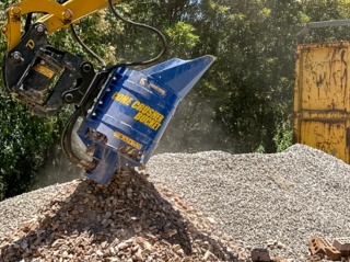 Concasor hidraulic cu con pentru excavatoare si incarcatoare 
